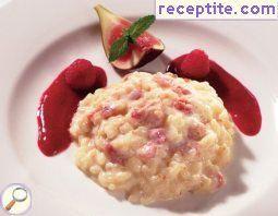Risotto of figs with raspberry sauce