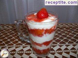Strawberry cream with yogurt