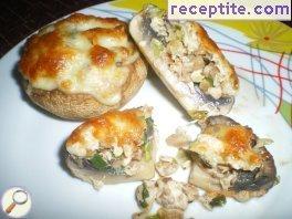Mushrooms stuffed with walnuts and chicken