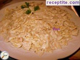 Farfalle in cheese sauce Farfalle in cheese sauce