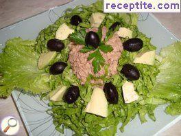Green salad with tuna and avocado Green salad with tuna and avocado