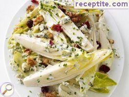 Salad of chicory and blue cheese Salad of chicory and blue cheese