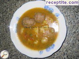 Stew with meatballs and potatoes