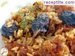 Prunes with leeks and rice