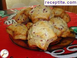 Muffins with raspberries and white chocolate
