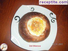 Stuffed bread with ragout and egg