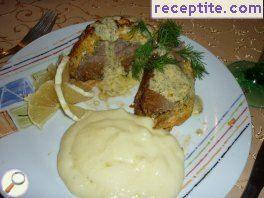 Roast beef with sauce Hollandaise * * Roast beef with sauce Hollandaise * *