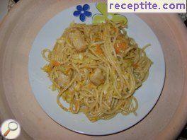 Chinese Spaghetti with vegetables and chicken