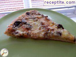 Pizza with cream, ham and mushrooms