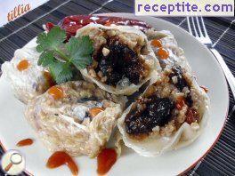 Dolmas with prunes and bulgur