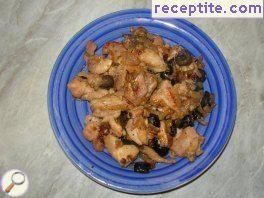 Chicken with onions and olives