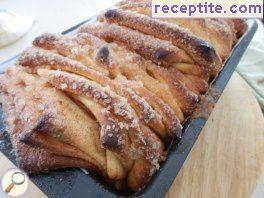 Cinnamon-caramel bread