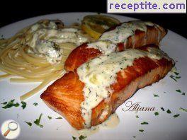 Salmon with lemon sauce and dill