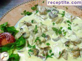 Turkey with mushroom sauce Bearnaise