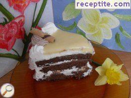 Layered cake with chocolate fudge