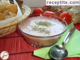 Gazpacho with yogurt