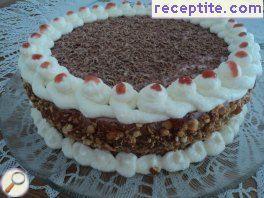 Layered cake-parfait with berries Layered cake-parfait with berries