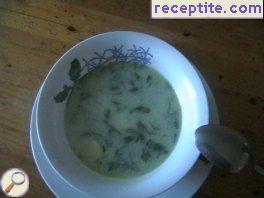 Soup with spinach and egg