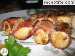 Chicken skewers with bacon