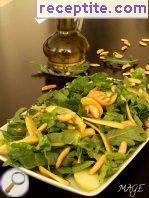 Salad with arugula, spinach, mango, apple