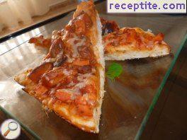 Pizza with turkey, mushrooms and oregano Pizza with turkey, mushrooms and oregano
