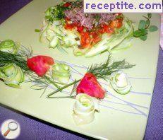 Warm salad with zucchini and tuna
