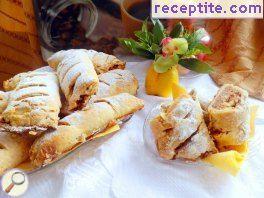 Strudel with quince and apples