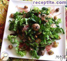 Salad with spinach, chestnuts and prosciutto