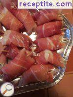 Rolls prosciutto with melon Rolls prosciutto with melon