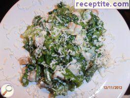 Green salad with smoked fish and blue cheese