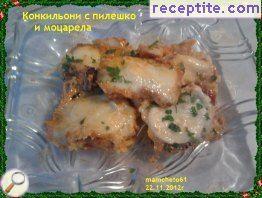 Konkilyoni with chicken and mozzarella