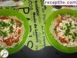 Spaghetti with vegetable sauce and mini meatballs