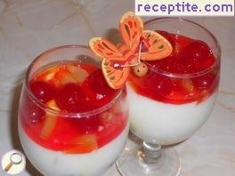 Jellied kremche with pineapple and maraschino cherries