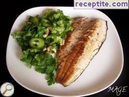 Trout fillet with lettuce and cashew