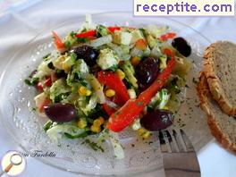 Green salad with avocado and mozzarella