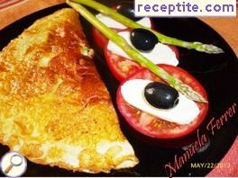 Omelet with mozzarella and asparagus
