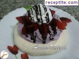 Tseluvcheni nests with strawberry Tseluvcheni nests with strawberry