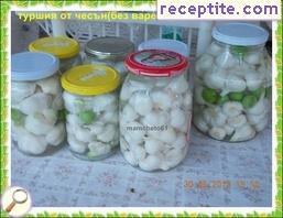 Pickle of fresh garlic (without boiling)