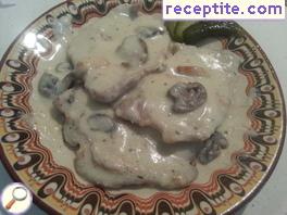 Fillet with cream sauce and mushrooms