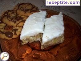 Apple layered cake with tea biscuits
