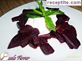 Salad with beetroot and cheese