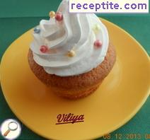 Vanilla muffins with milk cream