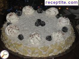 Layered cake with banana cream