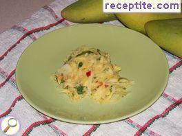 Salad with green mango and peanuts