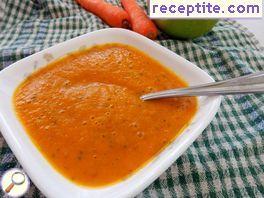 Spa carrot soup with apples and ginger