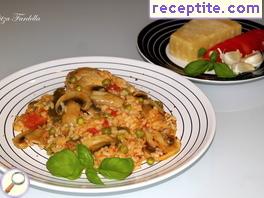 Aromatic rice with chicken and mushrooms