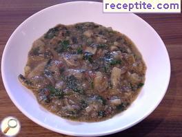 Amaranth sauce with spinach, tomatoes and mushrooms