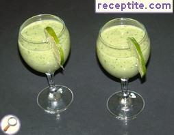 Smoothie with avocado, cucumber and parsley
