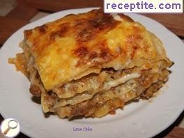 Lasagna with two sauce and mushrooms in the middle