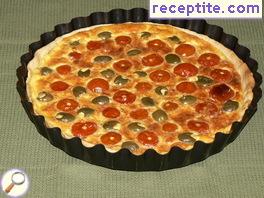 Quiche with cherry tomatoes and olives